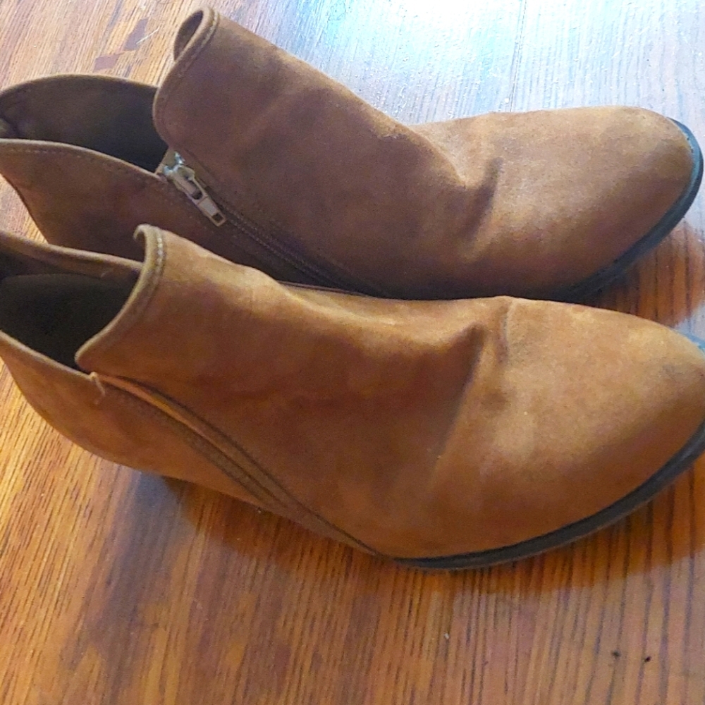 Short boots